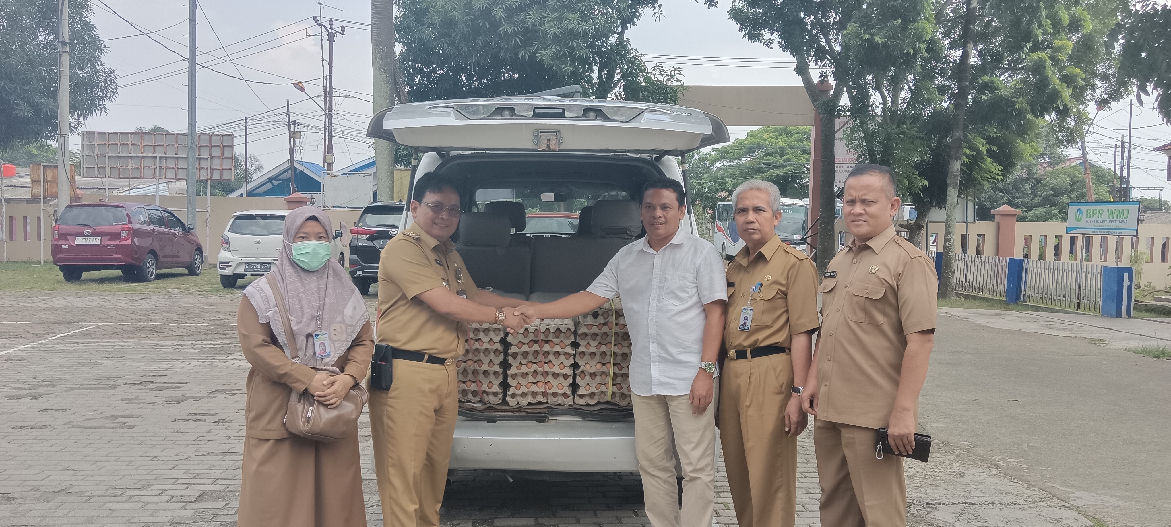 Bantuan susu dan telur untuk anak stunting kecamatan Cibarusah